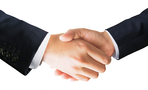 複数の弁護士が所属し、相互チェックによるサービスを提供。